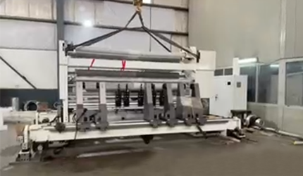 Felicitaties aan Pakistaanse klanten voor de succesvolle installatie en bediening van de snijmachine zelf.